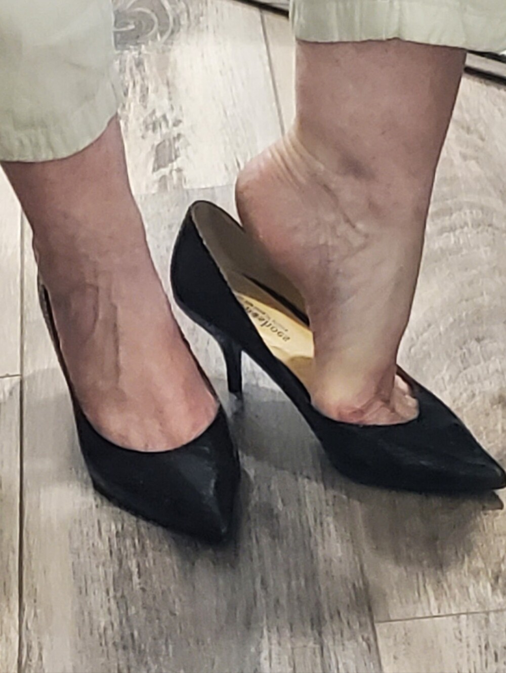 Townshoes Glossy Black Snake-embossed Leather Pointy Toe Kitten Heel – 38 / 7.5